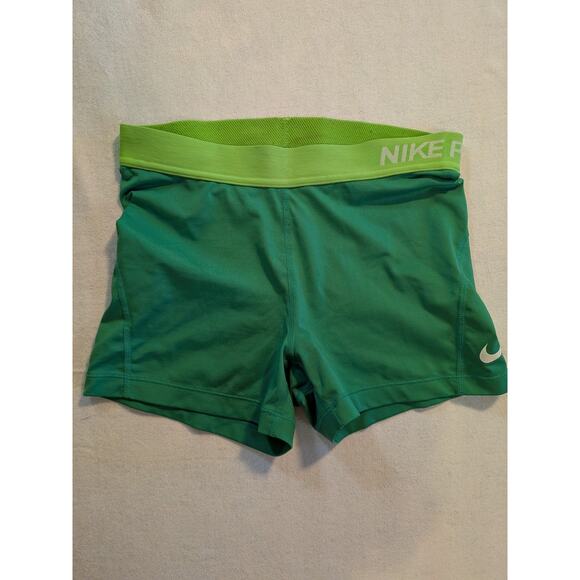 Nike green bike shorts size M - Picture 1 of 3